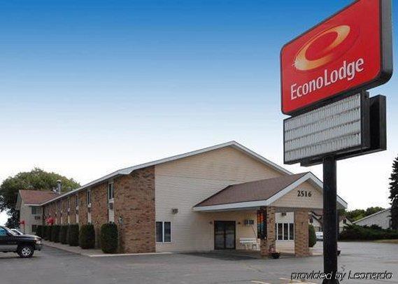 Econo Lodge On The Bay Menominee Exterior foto